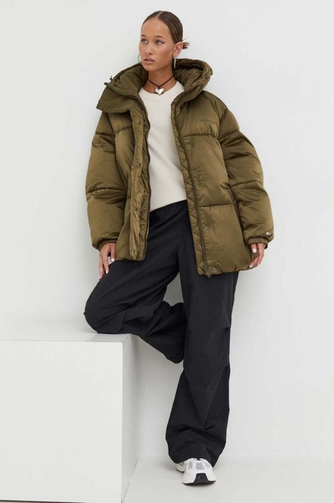 Куртка Tommy Jeans жіноча колір зелений зимова oversize (3592959)