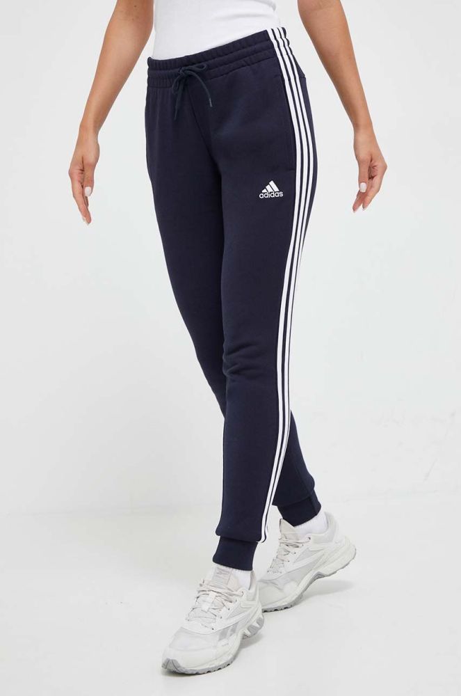 Бавовняні спортивні штани adidas колір синій з аплікацією (3504450)