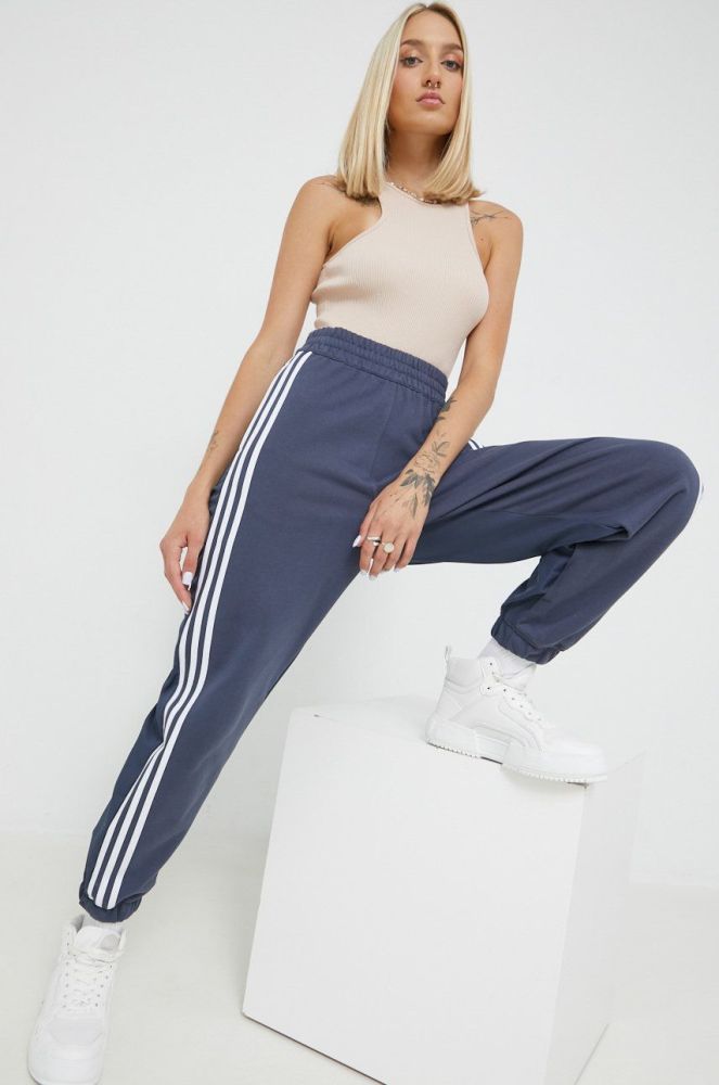 Спортивні штани adidas Originals Adicolor жіночі з аплікацією HC4547-SHANAV колір блакитний
